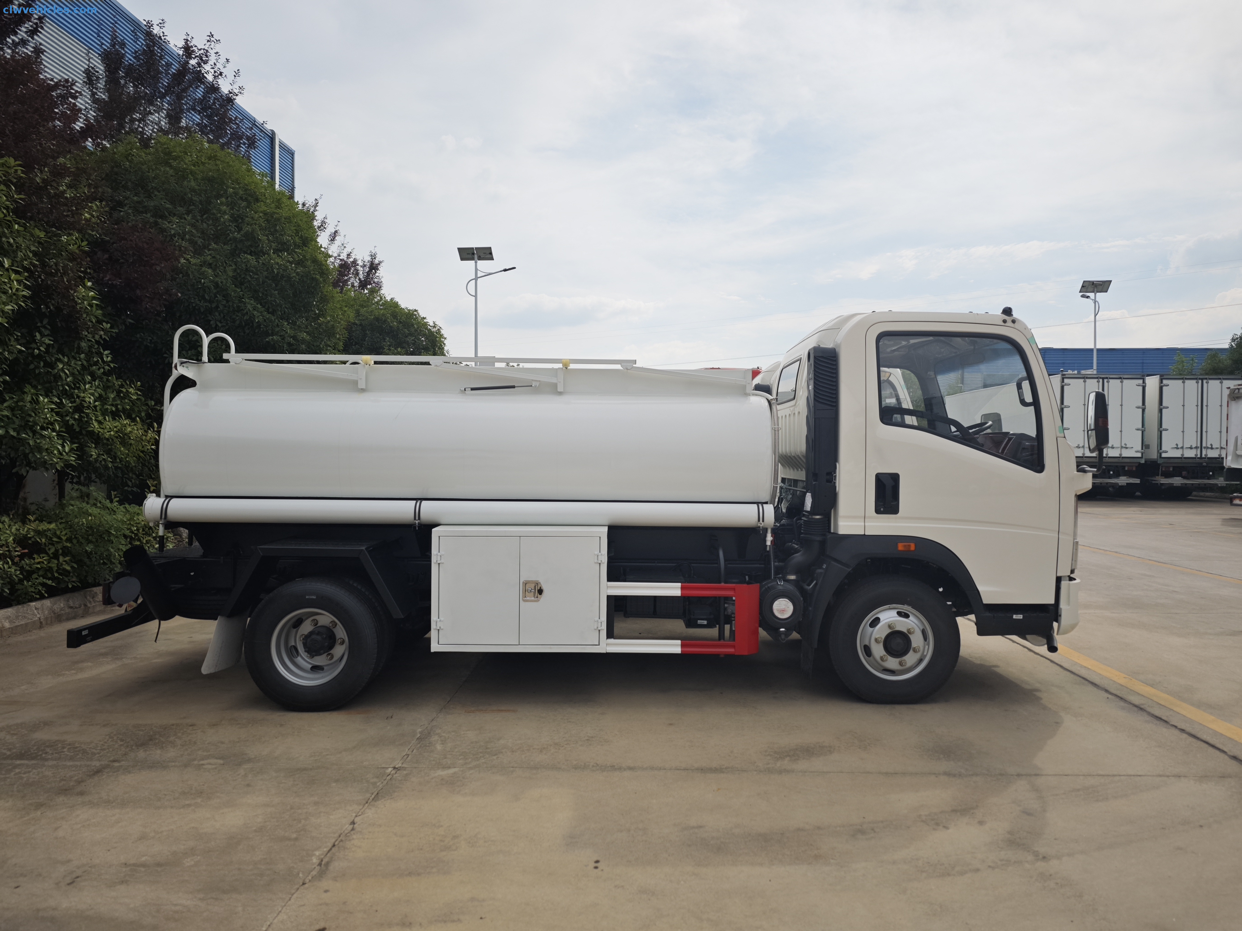 HOWO 4x2 5cbm Oil Tank Truck