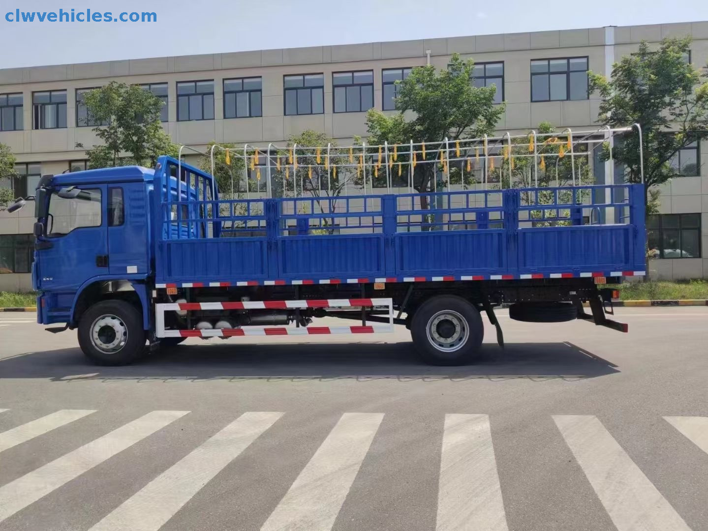 Shacman 4x2 Military Troop Carrier Truck