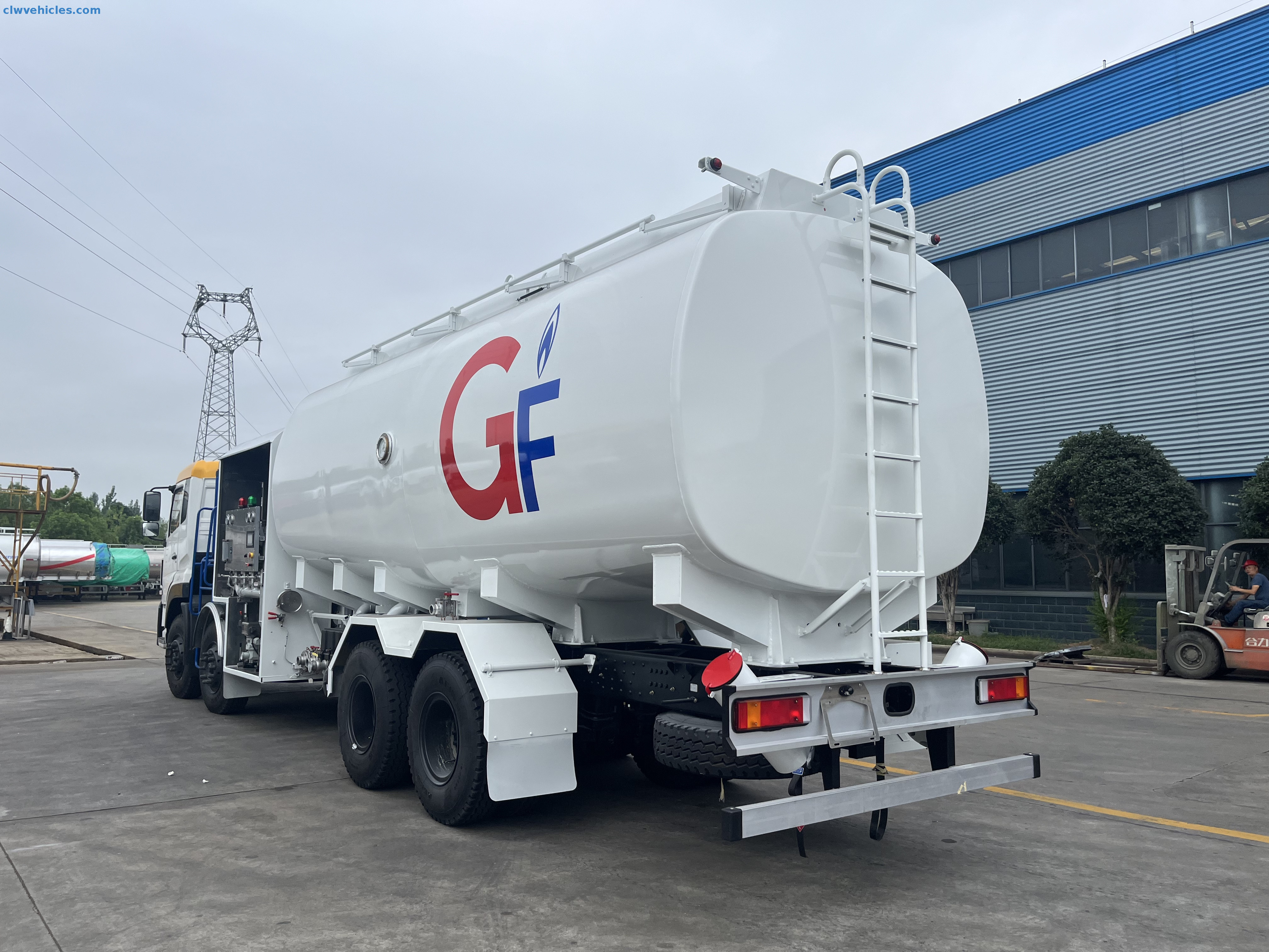 Dongfeng 8x4 30cbm Aircraft Pressure Refueling Truck 