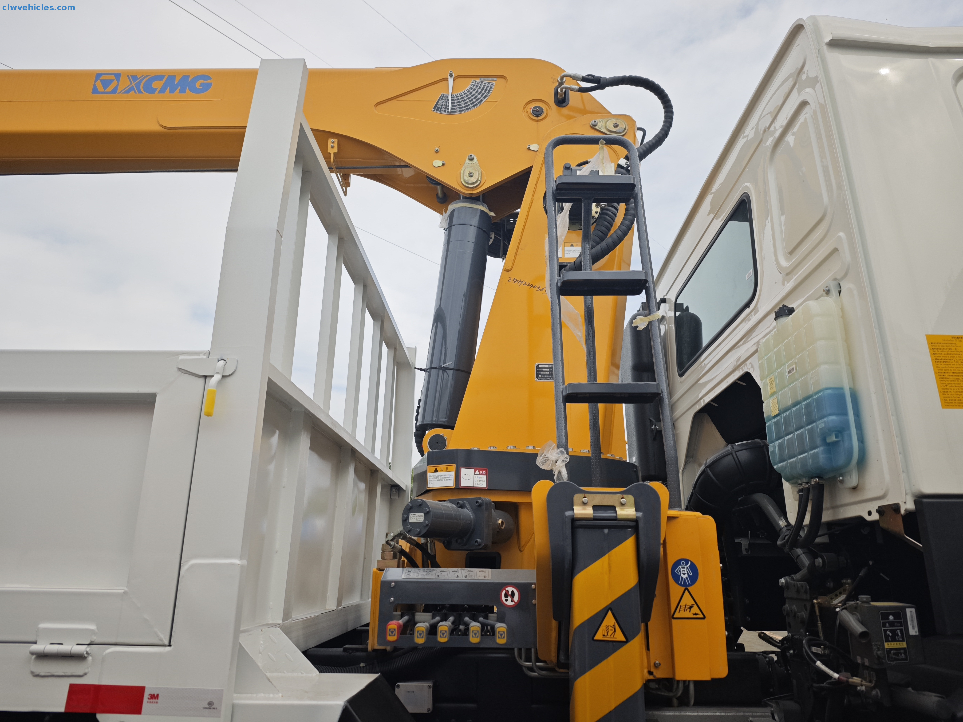 HOWO 8x4 Cargo Truck Mounted Crane