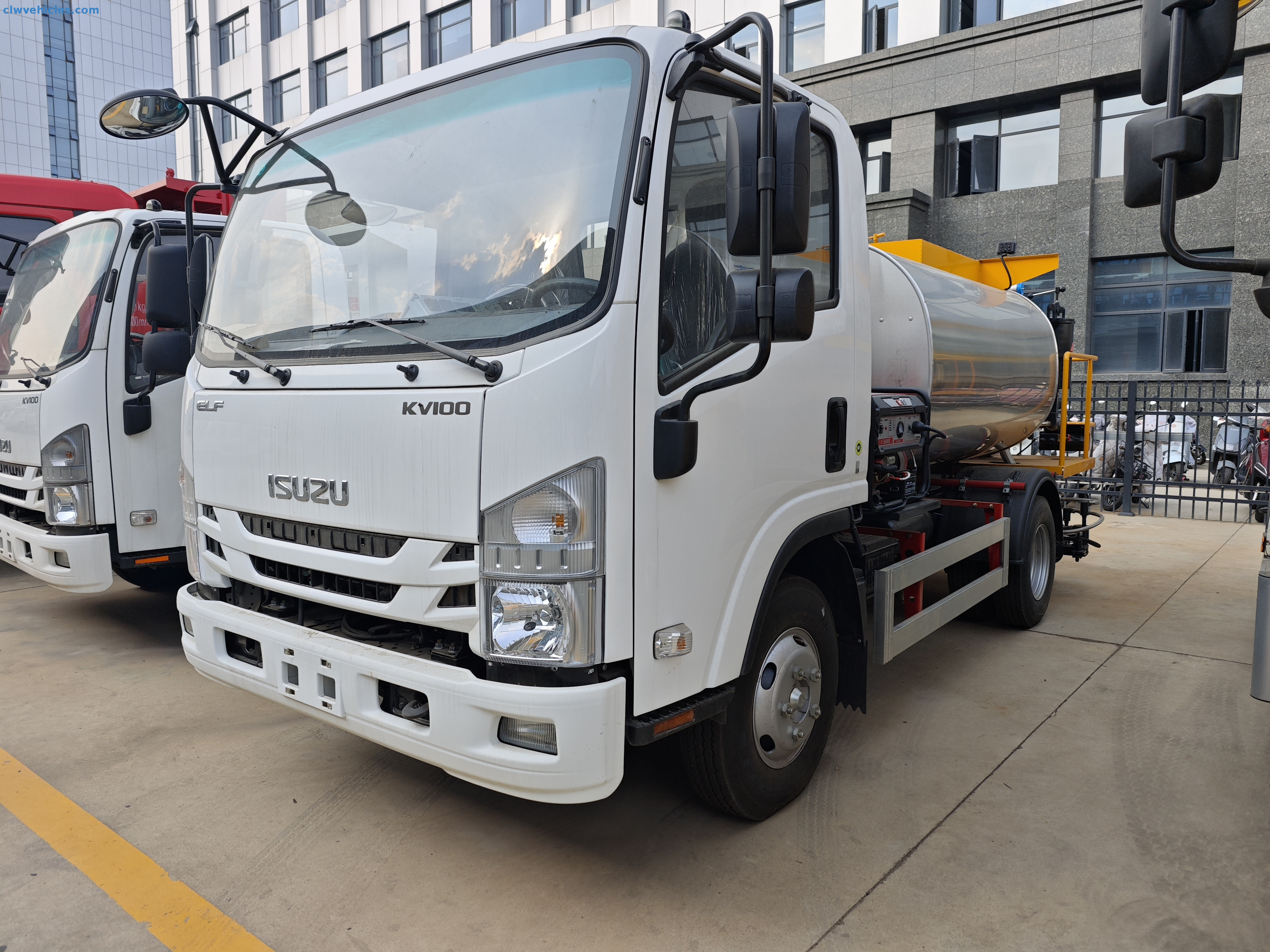 ISUZU KV100 4x2 6cbm Asphalt Distributor Road Maintenance Truck