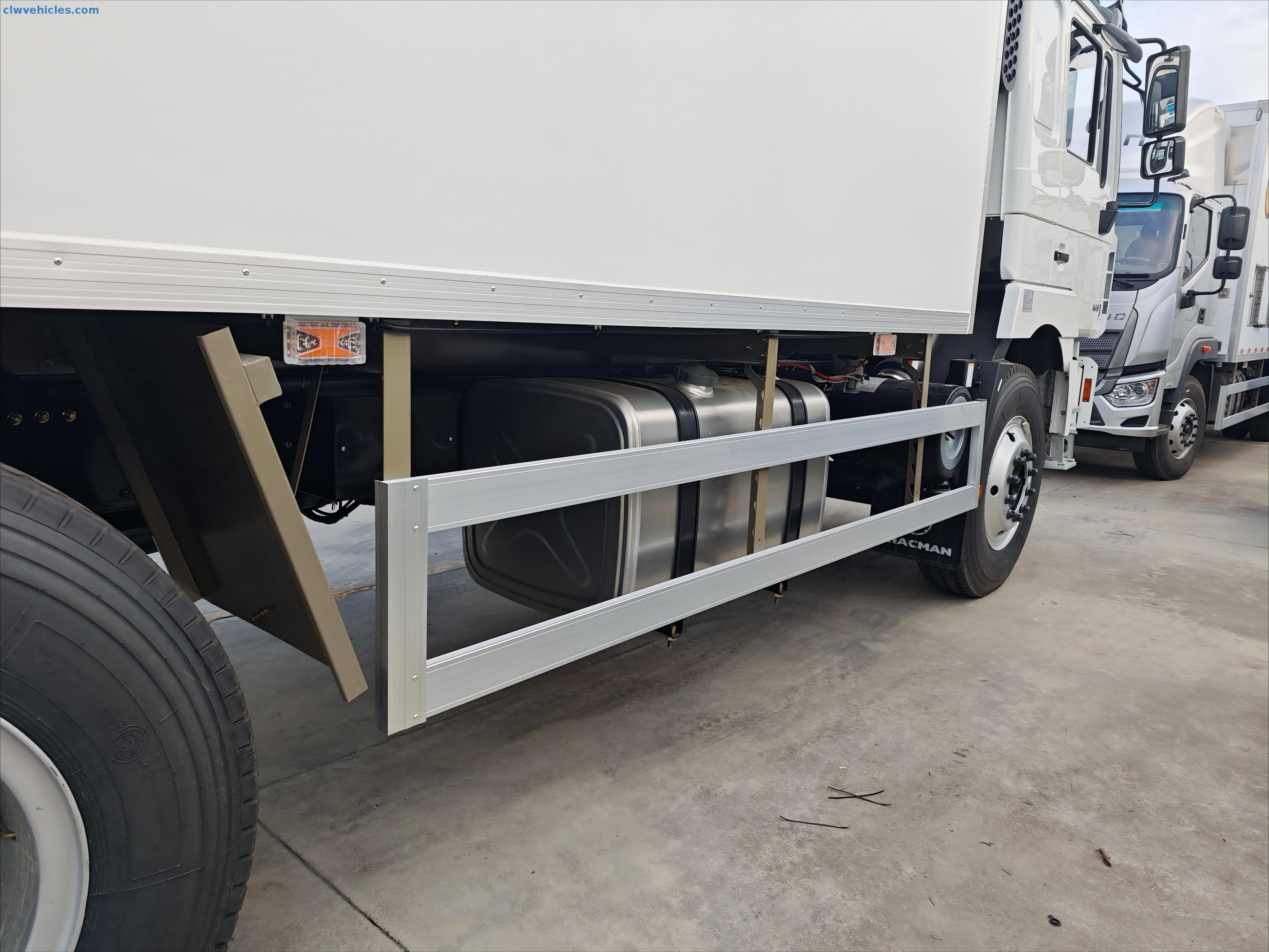 Shacman F3000 6x4 reefer truck side view with 9300mm refrigerated body