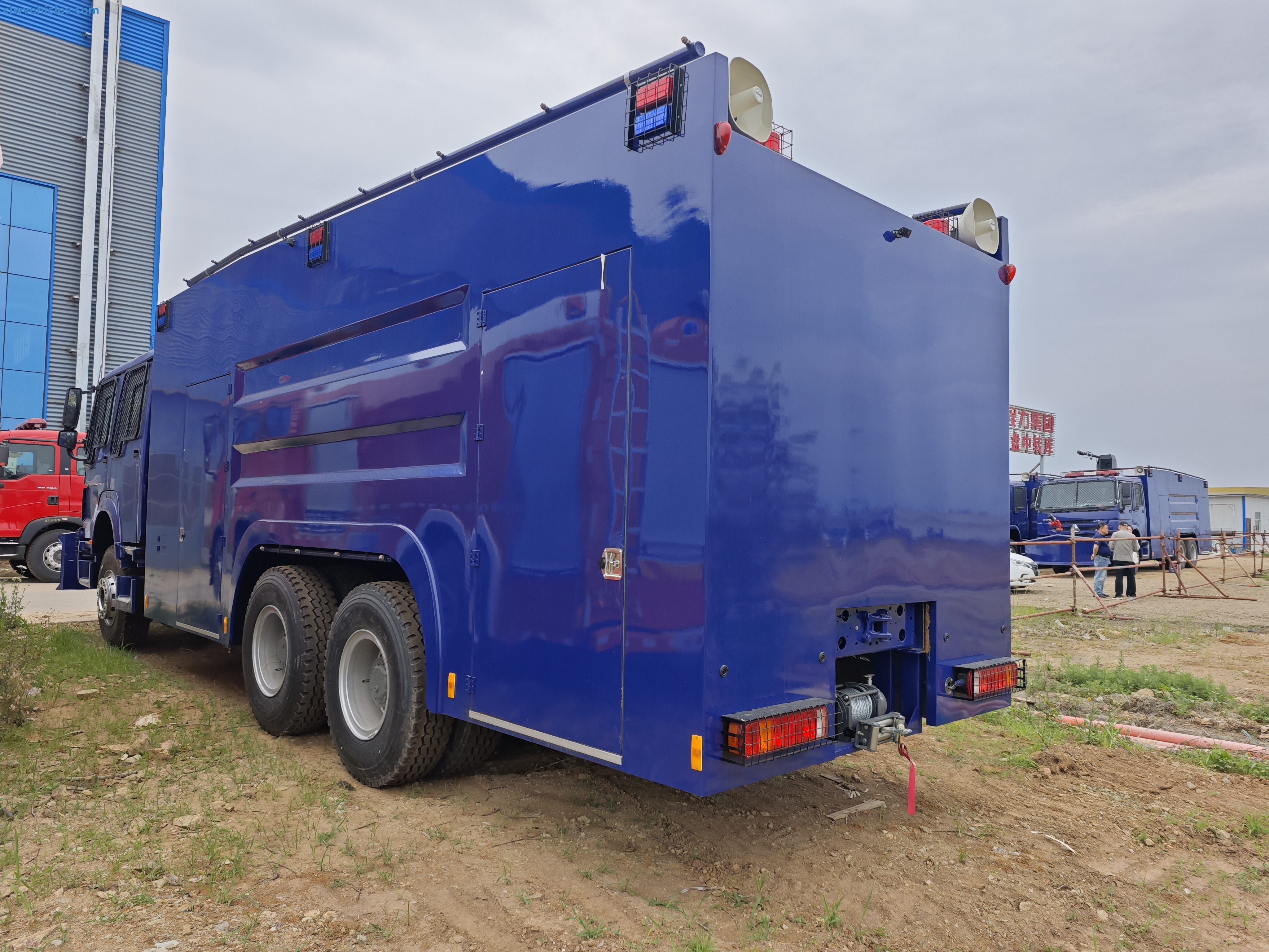 HOWO Anti Riot Control Water Cannon Vehicle