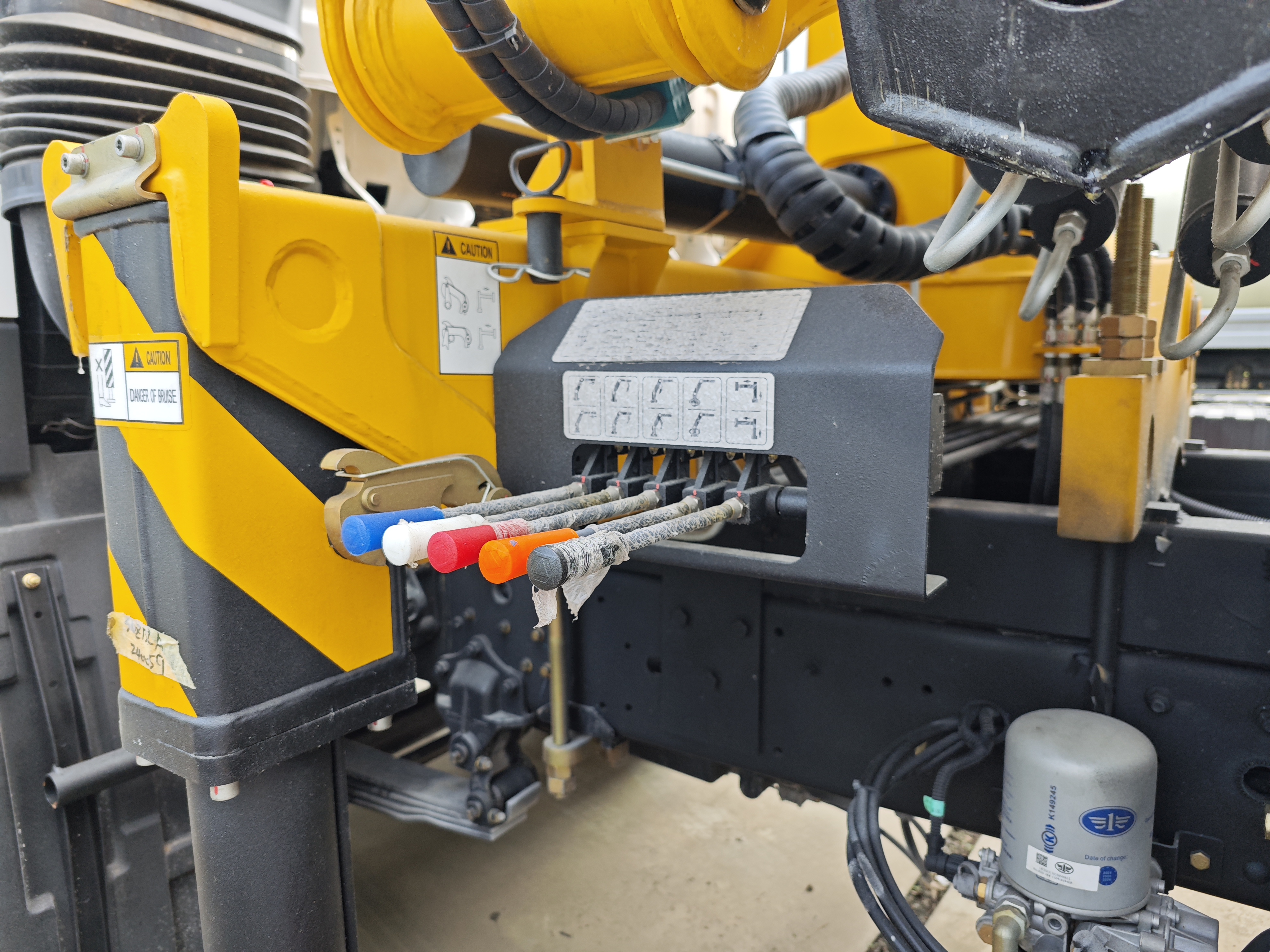 FAW JH6 6x4 flatbed Cargo truck mounted knuckle boom crane 7