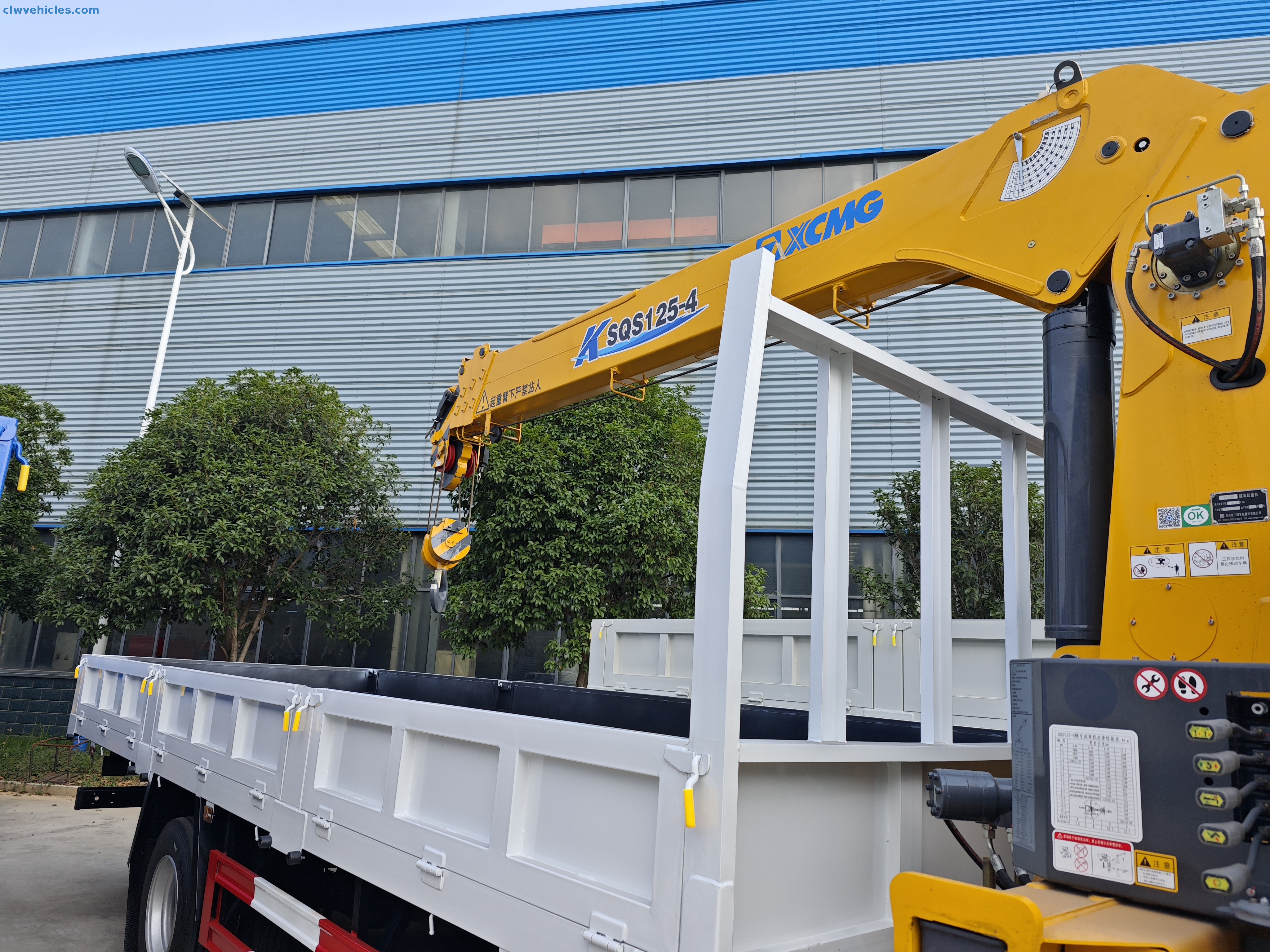 ISUZU 4x2 XCMG 5Ton Telescopic Boom Truck Mounted Crane