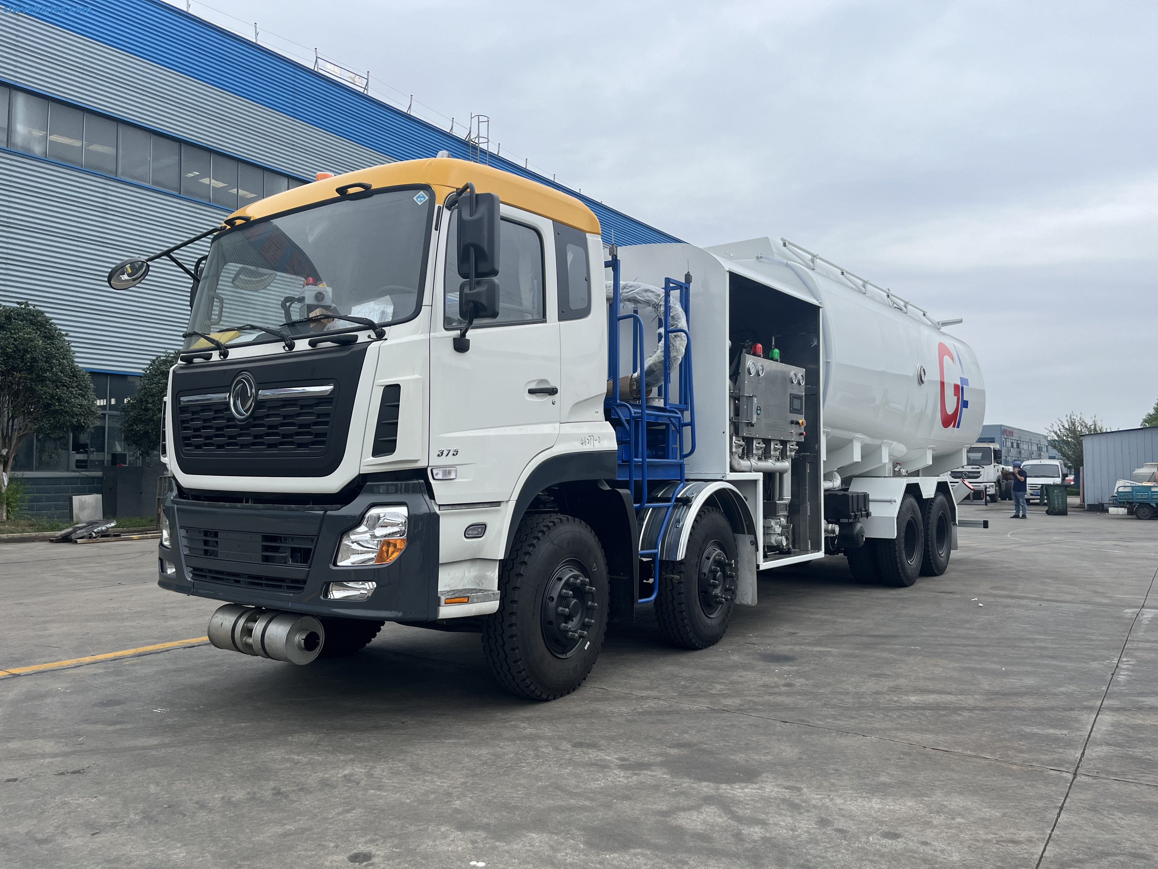 Dongfeng 8x4 30cbm Aircraft Pressure Refueling Truck 