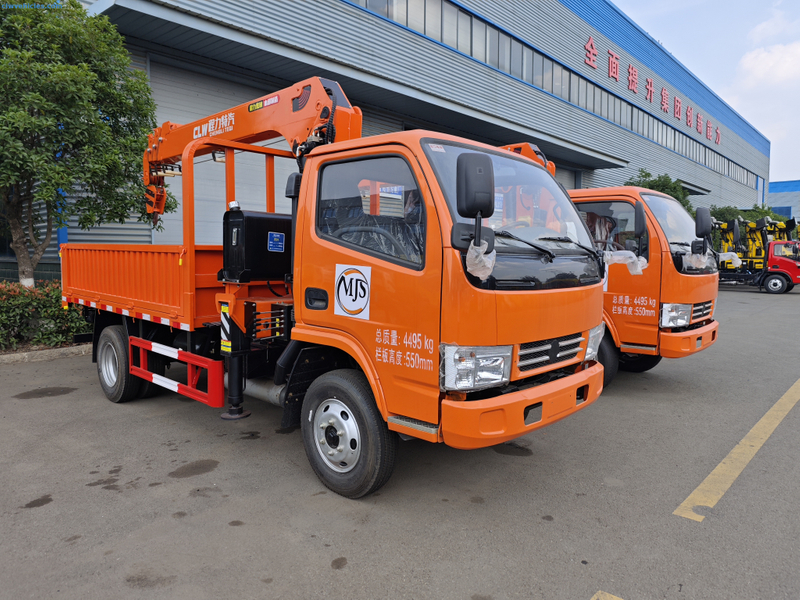 CLW Group 4x2 6.3tons Straight-Arm Crane Truck
