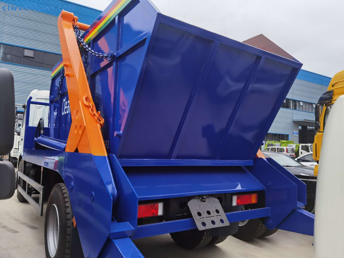 Dongfeng 4x2 Skip Loader Truck