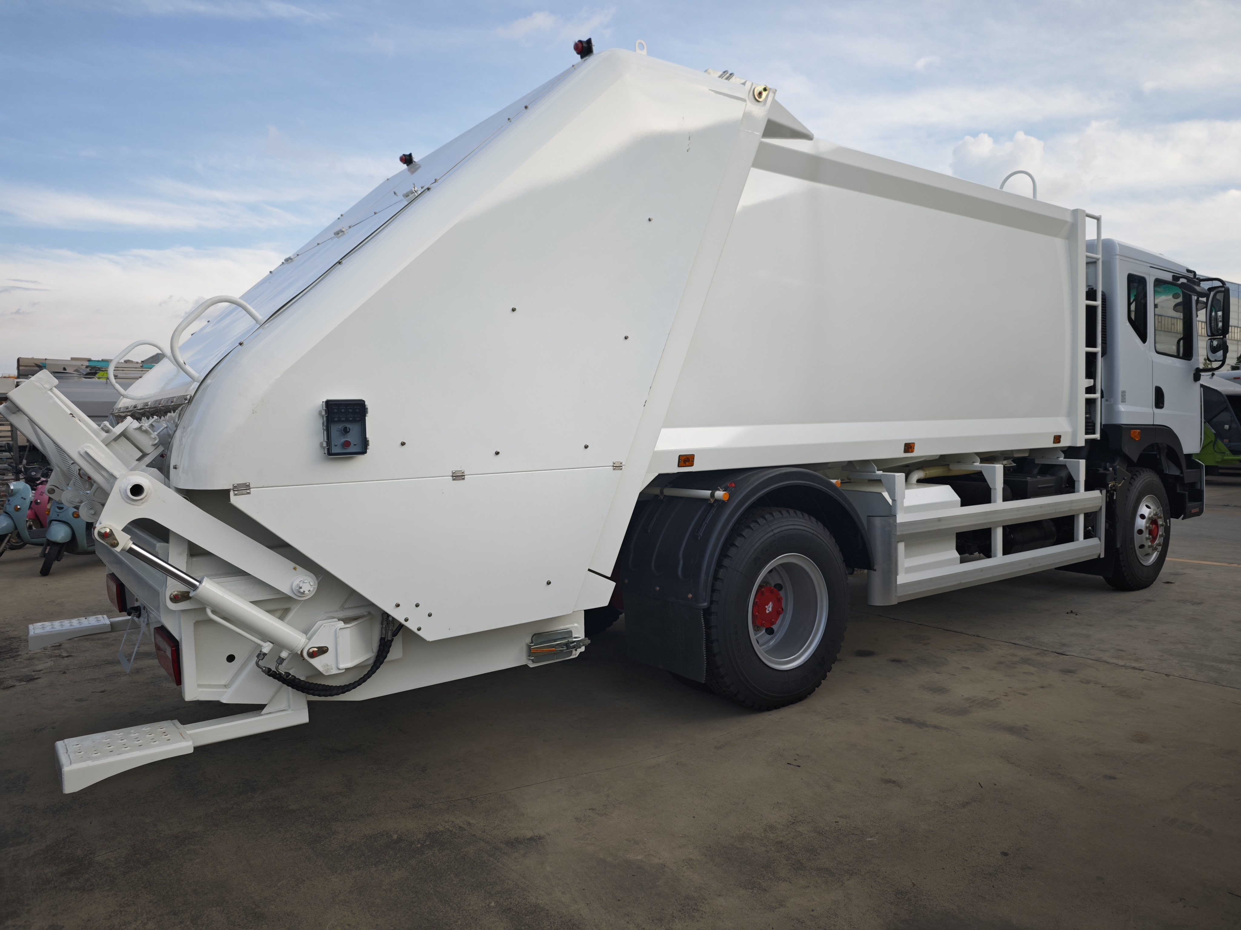 PLC control panel and side lever system of garbage truck