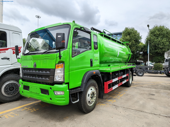 HOWO 4x2 sewage suction truck front view for South America market
